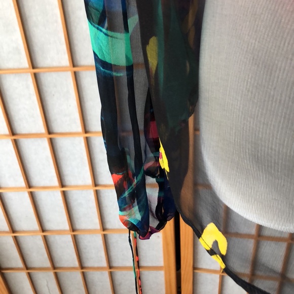 Salvatore Ferragamo Silk Sheer blouse, hardly worn size 38 4/6 mixed colors - Picture 10 of 12